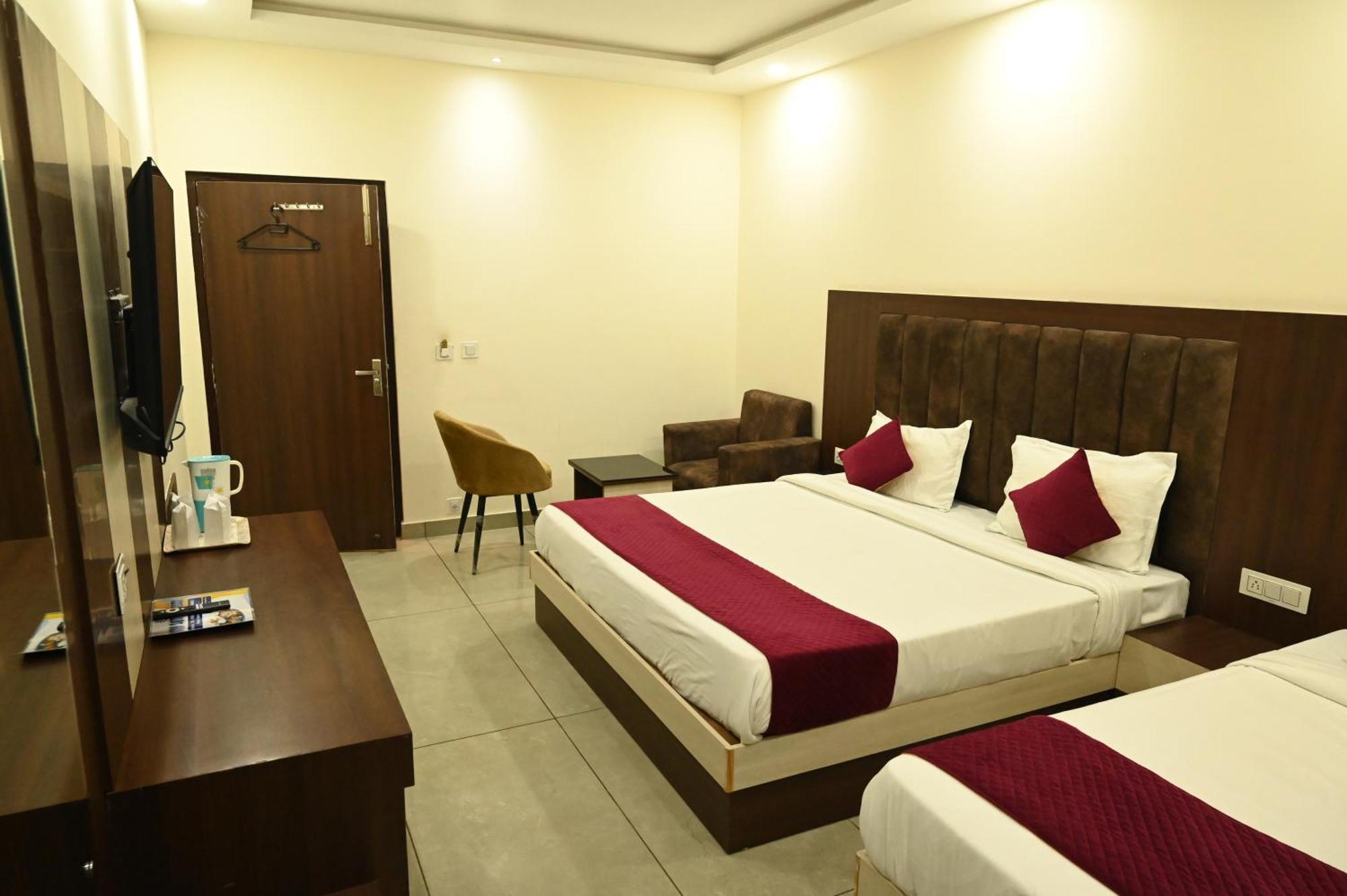 Satya Residency Otel Katra  Dış mekan fotoğraf